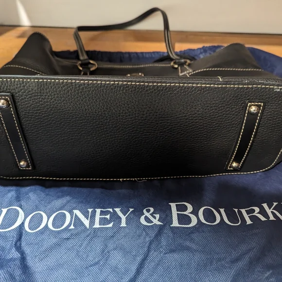 Dooney and Bourke black large bag - Picture 5 of 5